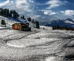 StMargerethenTracksInSnow.jpg