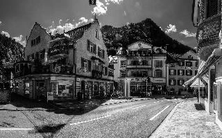 mantiuk_7993-mantiuk_8002bw.jpg