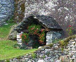 Stone shelter with Geraniums in the Bavona valley, Swiss Canton of Ticino, null