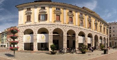 Arcade near the Piazza del Mercato in Brescia, Lombardy, brescia
