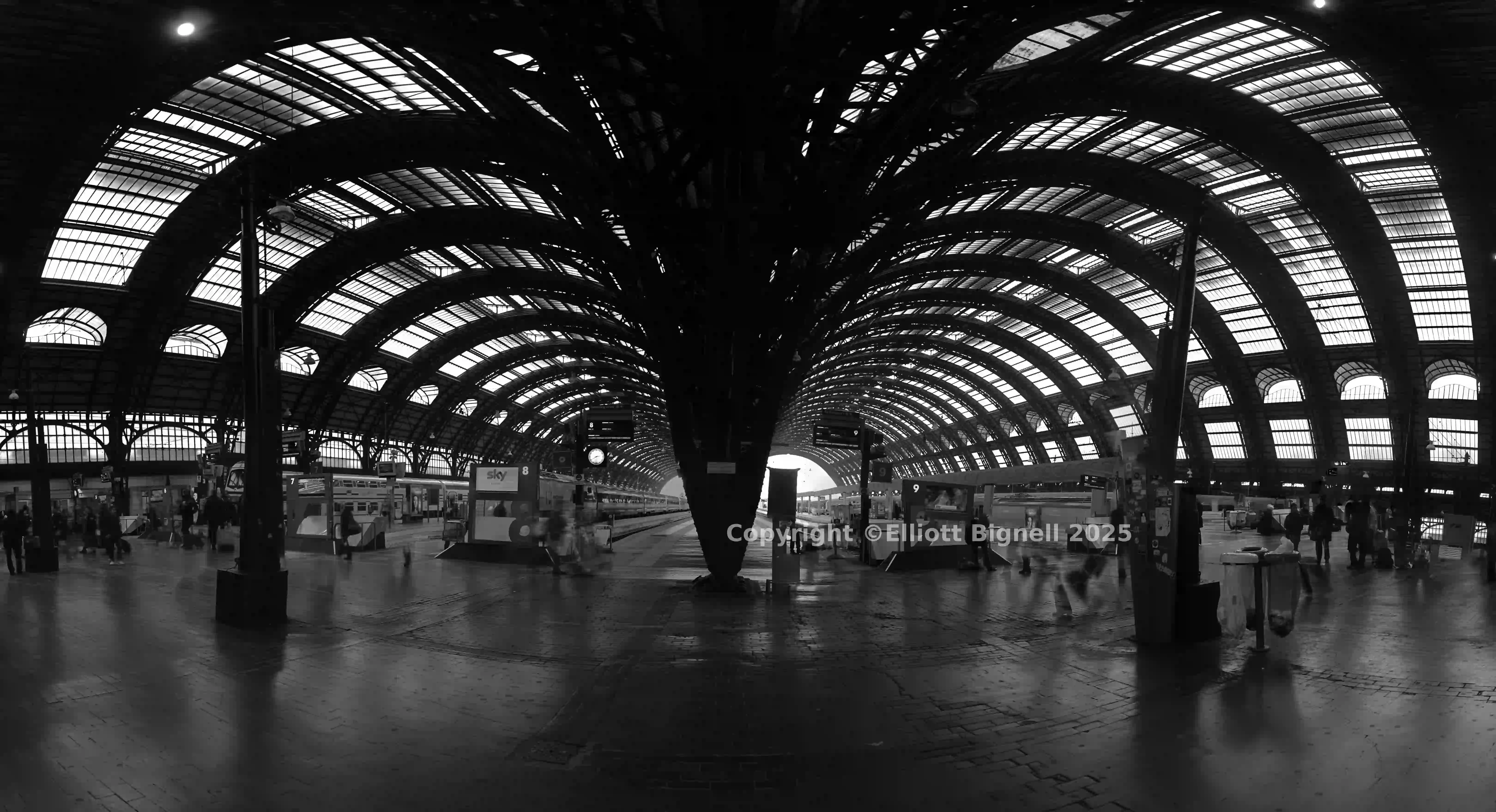 MilanStation1_bw.jpg