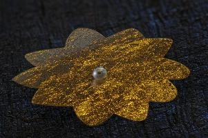 Hand-made gold-leaf jewellery in Florence, Tuscany, leaf, macro, gold-leaf, pearl, gold, ear-ring, lütkemeyer, earring, dörthe, decoration, design, montespertoli, ornamentation, fashion, tuscan, jewellery, beautiful, tuscany, speciality, glitter, italian, artisanal, shimmer, italy, hand-made, closeup
