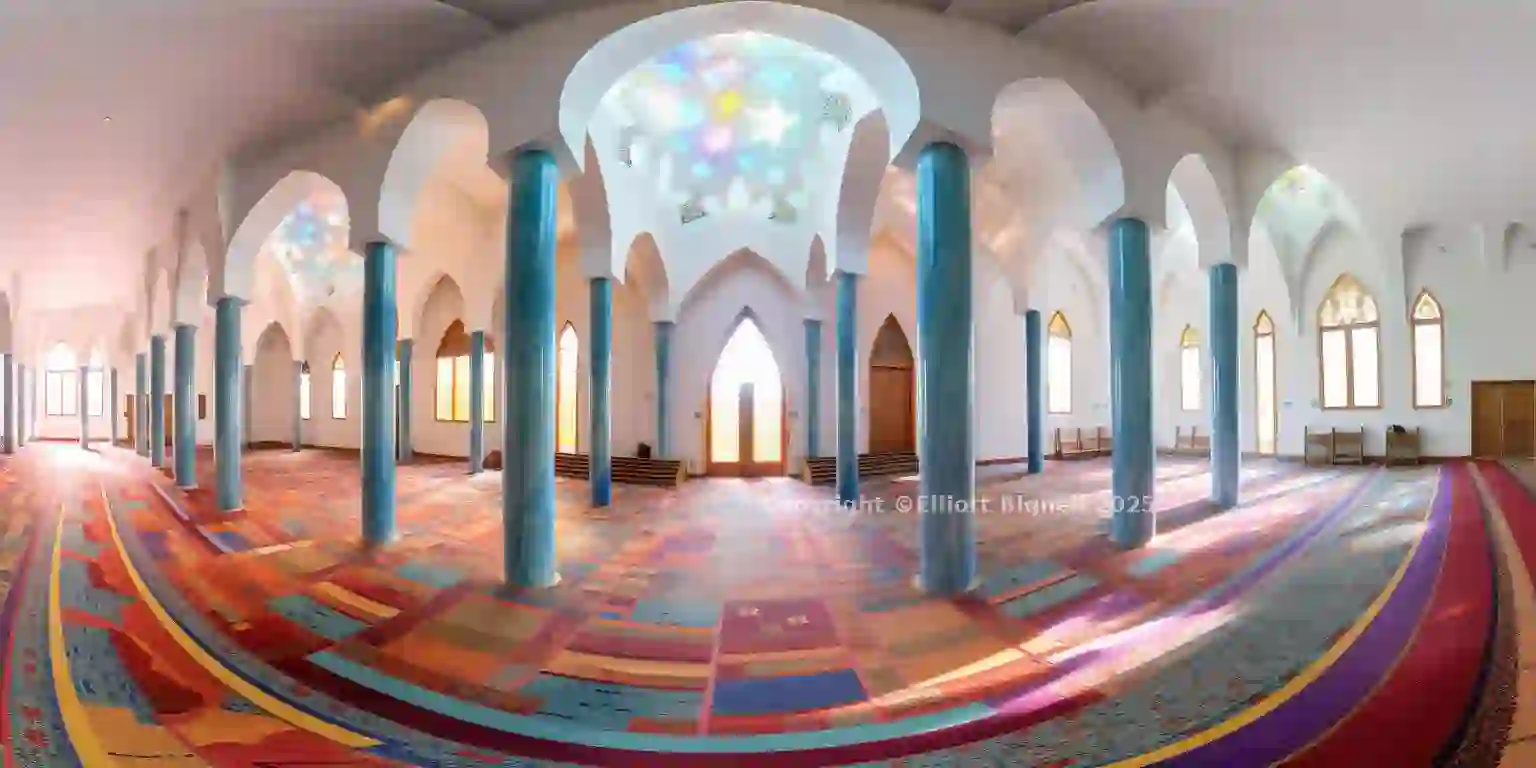Elliott_Viibrant_abstract_mosque_interior_in_360x180_panorama_v_93ed8a97-aa5c-425d-91ce-18f299290c26.png.jpg