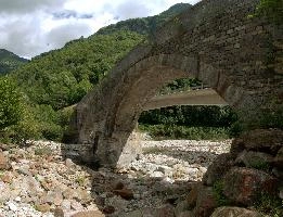 Bridges of Versasca, valle, woods, rocks, river, italian, bridge, mountains, ticino, stone, schweiz, switzerland, versasca, valley, footbridge, tourism, europe, locarno, alps, forest, bed, brione, lavertezzo, walking, hiking