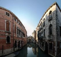 Canali, venezia, daylight, tourism, january, canal, venetian, veneto, outdoors, italy, street, italian, sky, rio del barcaroli, blue, walls, alley, travel, winter, barcaroli, rio, narrowwater, buildings, venezia, buildings, ornate, italian, street, veneto, secluded, italy, venice, paved, neglected, mediterranean, venetian