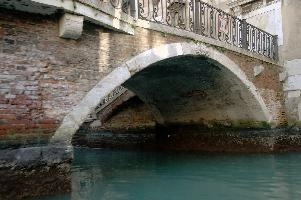 Canal Bridge, venezia, tourism, city, canali, canal, canals, stone, veneto, history, italy, water, venice, brickwork, historic, railing, footbridge, bridge, italian, gondola, venetian, urban, arched, arch, venezia, light, water, canali, canals, veneto, caustics, italy, venice, venetian, ripples, gondola, brick, bridge
