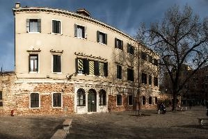 Casa Israelitica di Riposo, venezia, urban, history, italian, old, city, veneto, venetian, italy, square, venice, plastered, ghetto, rendered, street, building, historic, tourism, quarter, jewish, walls, cityscape, venezia, walls, neglected, street, house, veneto, windows, italy, venice, terrace, faded, italian