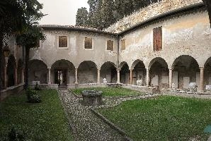 Inner Cloister of the Roman Museum in Verona, square, lawn, cloister, posts, arches, pillars, shakespeare, open, city, indoor, town, inner, verona, museum, italian, piazza, roman, veneto, garden, walk, italy, enclosed, covered