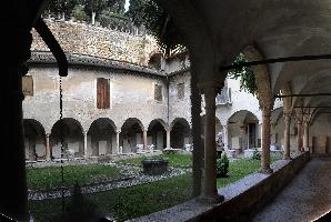 Inner Cloister of the Roman Museum in Verona, square, lawn, cloister, posts, arches, pillars, shakespeare, open, city, indoor, town, inner, verona, museum, italian, piazza, roman, veneto, garden, walk, italy, enclosed, covered