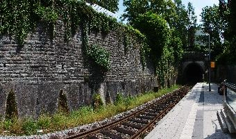 BahnhofTunnel.jpg